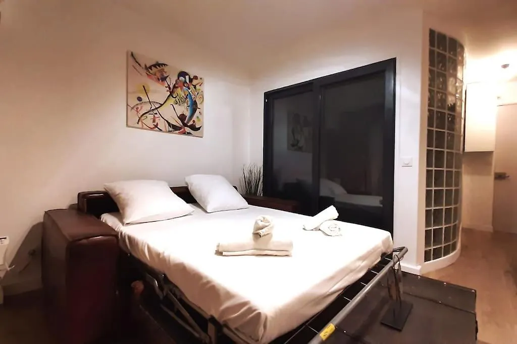 Midnight In Paris Montmartre Apartment France