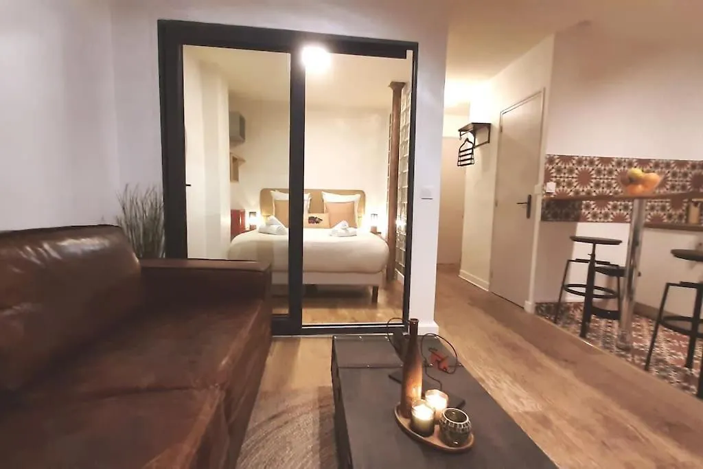 Midnight In Paris Montmartre Apartment