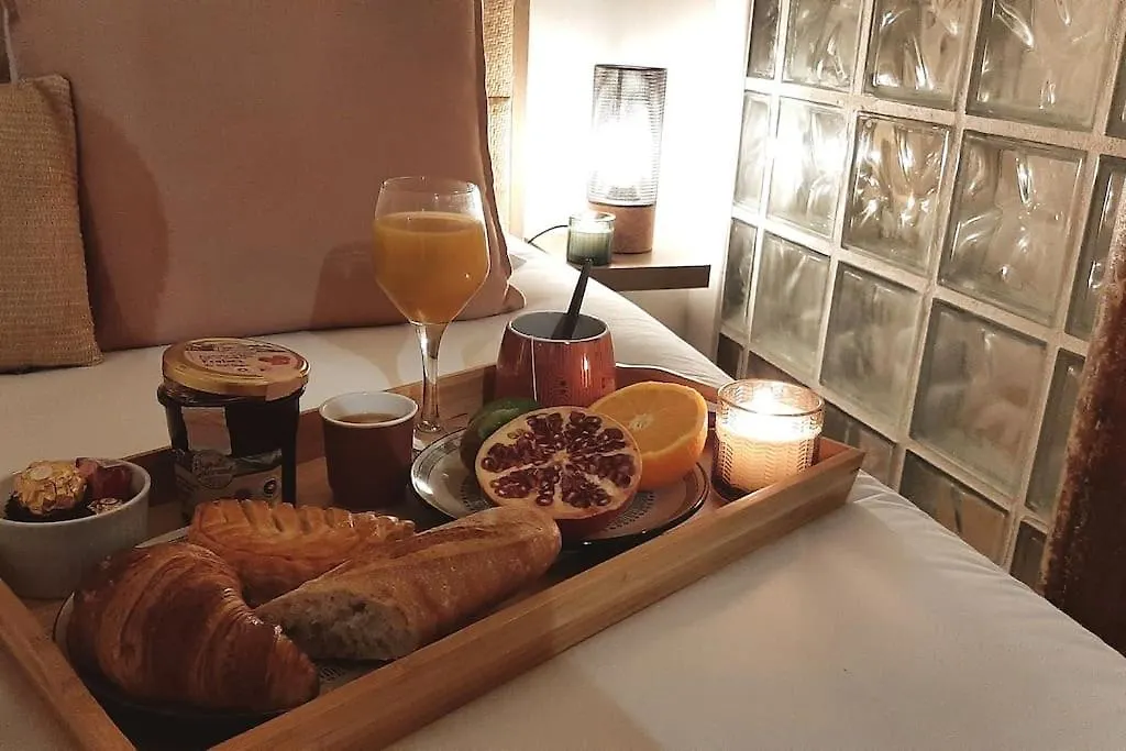 Midnight In Paris Montmartre Apartment